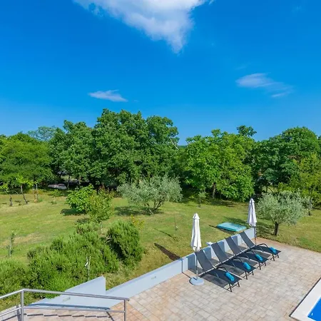 Family Friendly With Pool And Garden * Лабин