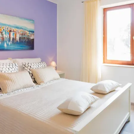Вилла Family Friendly With Pool And Garden