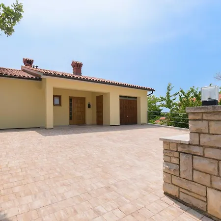 Family Friendly With Pool And Garden Вилла *