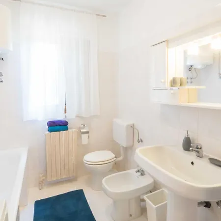 Villa Family Friendly With Pool And Garden