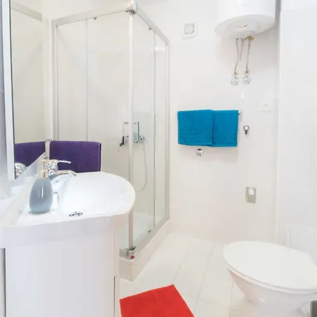 Villa Family Friendly With Pool And Garden