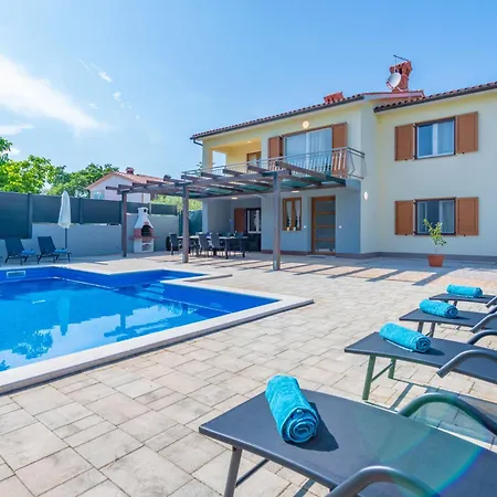 Family Friendly With Pool And Garden * Labin (Istria)