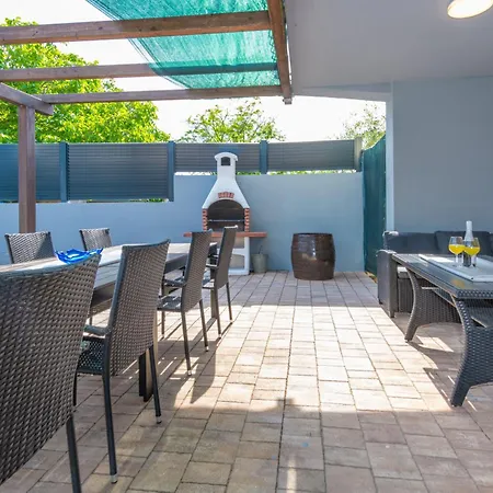 Villa Family Friendly With Pool And Garden *