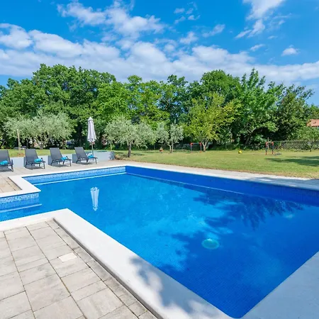 Family Friendly With Pool And Garden Villa