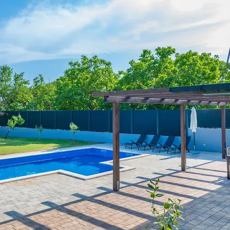 Family Friendly With Pool And Garden * Labin (Istria)