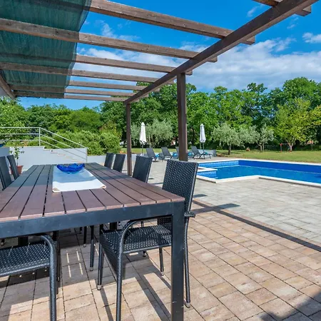 Villa Family Friendly With Pool And Garden *